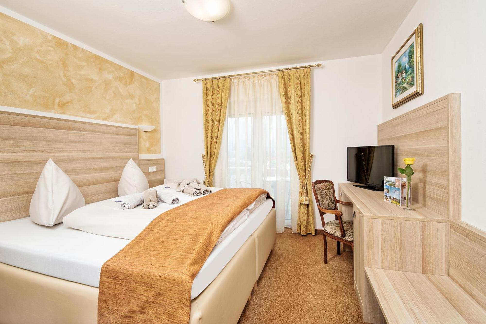 Hotel-Pension Melcher Дроболлах-ам-Факерзе Екстер'єр фото